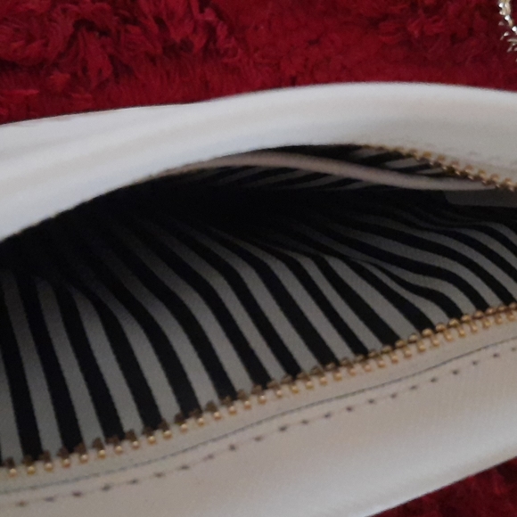 Purse - Picture 3 of 3